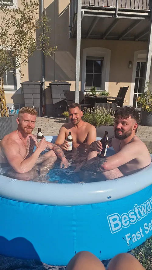 Domi & Friends in the pool